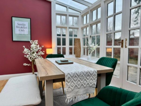 Stylish and Peaceful 4Bedroom Home Ideal for Families and Groups